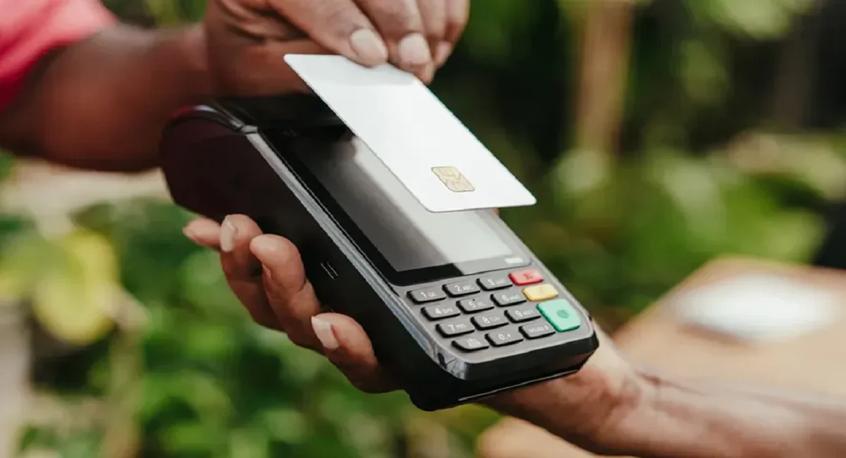 Novo golpe para roubar dados de cartões em pagamentos por aproximação deixa brasileiros do Nubank, Banco Inter, Bradesco, Caixa e +, preocupados; veja