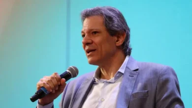 Haddad deixa vazzar novo salário mínimo para trabalhadores com carteira assinada em 2025. Veja
