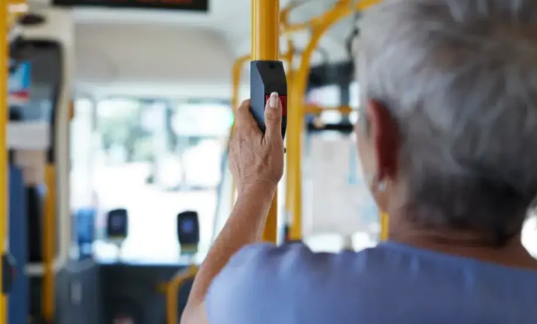 Idosos com mais de 60 anos ganham transporte gratuito no Brasil em 2024. Saiba como isso é possível