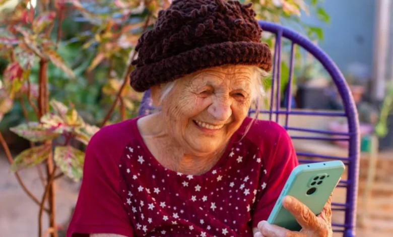 Idosos podem comemorar a gratuidade em diversos serviços públicos. Saiba como esse benefício funciona!