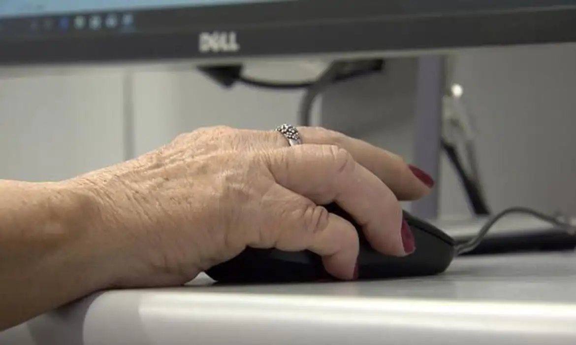 SAIU AGORA! INTERNET DE GRAÇA PARA IDOSOS DE 60,61,62,63,64,65 ANOS PRA CIMA!