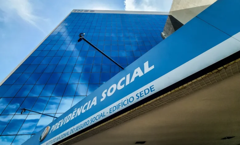 INSS decreta nova idade mínima para se aposentar para quem tem carteira assinada. Saiba mais
