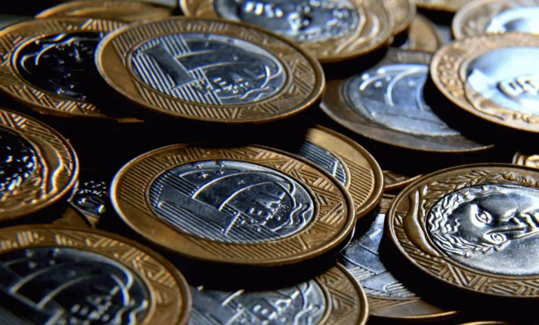 Moedas raras de 1 real somada podem valer R$3.900,00 no mercado numismático. Saiba como identificá-las