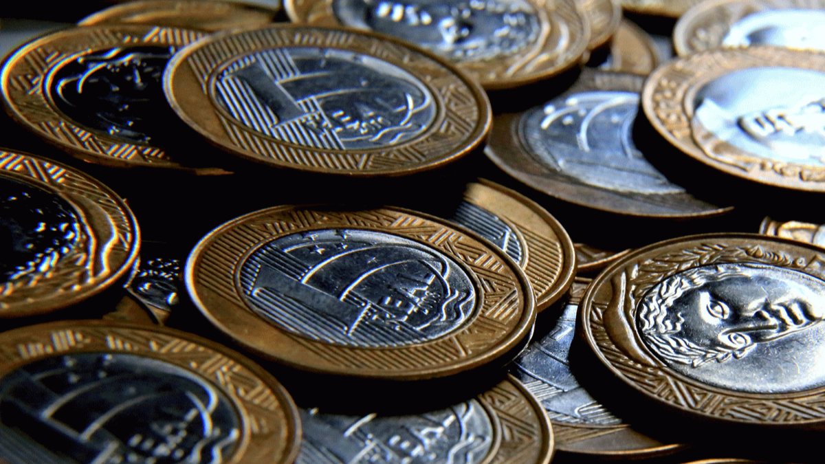 Moedas raras de 1 real somada podem valer R$3.900,00 no mercado numismático. Saiba como identificá-las
