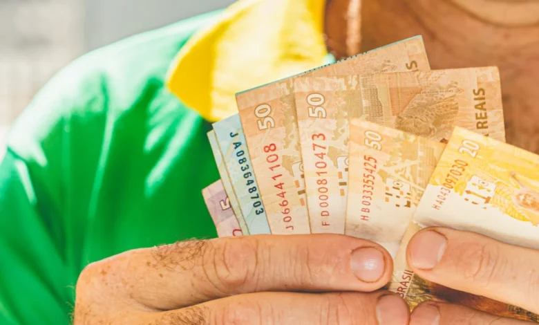 Governo Federal libera pix de R$1.412,00 para brasileiros em benefício social. Saiba quem tem direito!