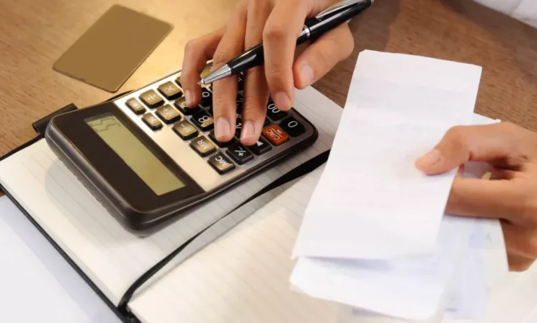 Serasa emite aviso geral para brasileiros com dívidas que têm mais de 5 anos. Saiba mais