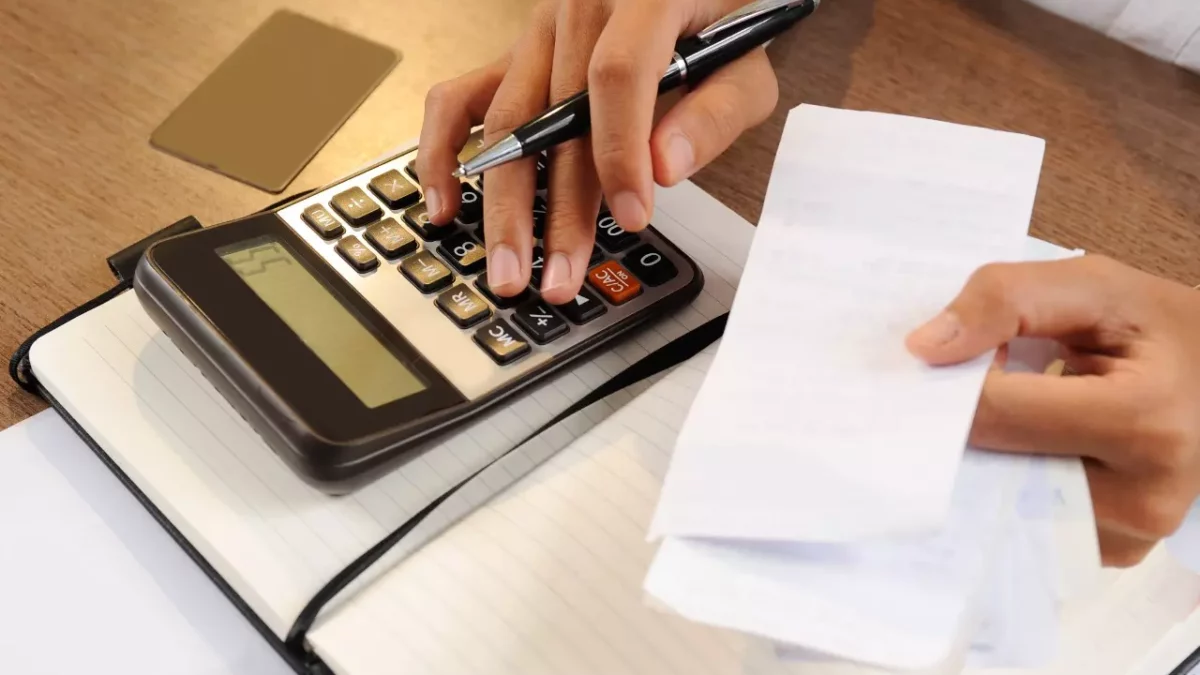Serasa emite aviso geral para brasileiros com dívidas que têm mais de 5 anos. Saiba mais