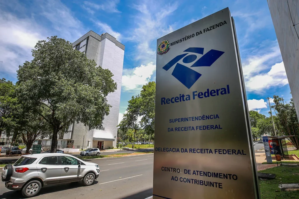 Novo leilão da Receita faz a alegria dos brasileiros com iPhone 14 por R$ 1.400 e SUV com 50% de desconto