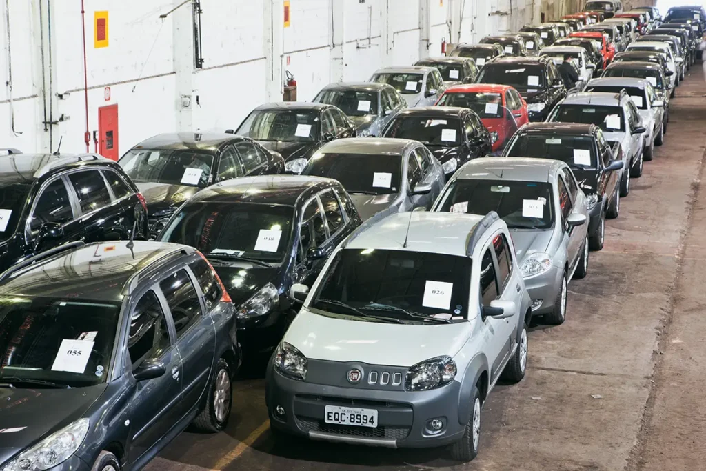 Leilão do Detran libera veículos “conservados” com lances partem de R$ 150 e surpreende brasileiros; veja como participar
