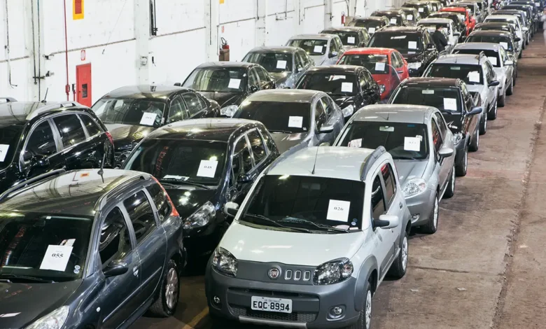 Leilão do Detran libera veículos “conservados” com lances partem de R$ 150 e surpreende brasileiros; veja como participar