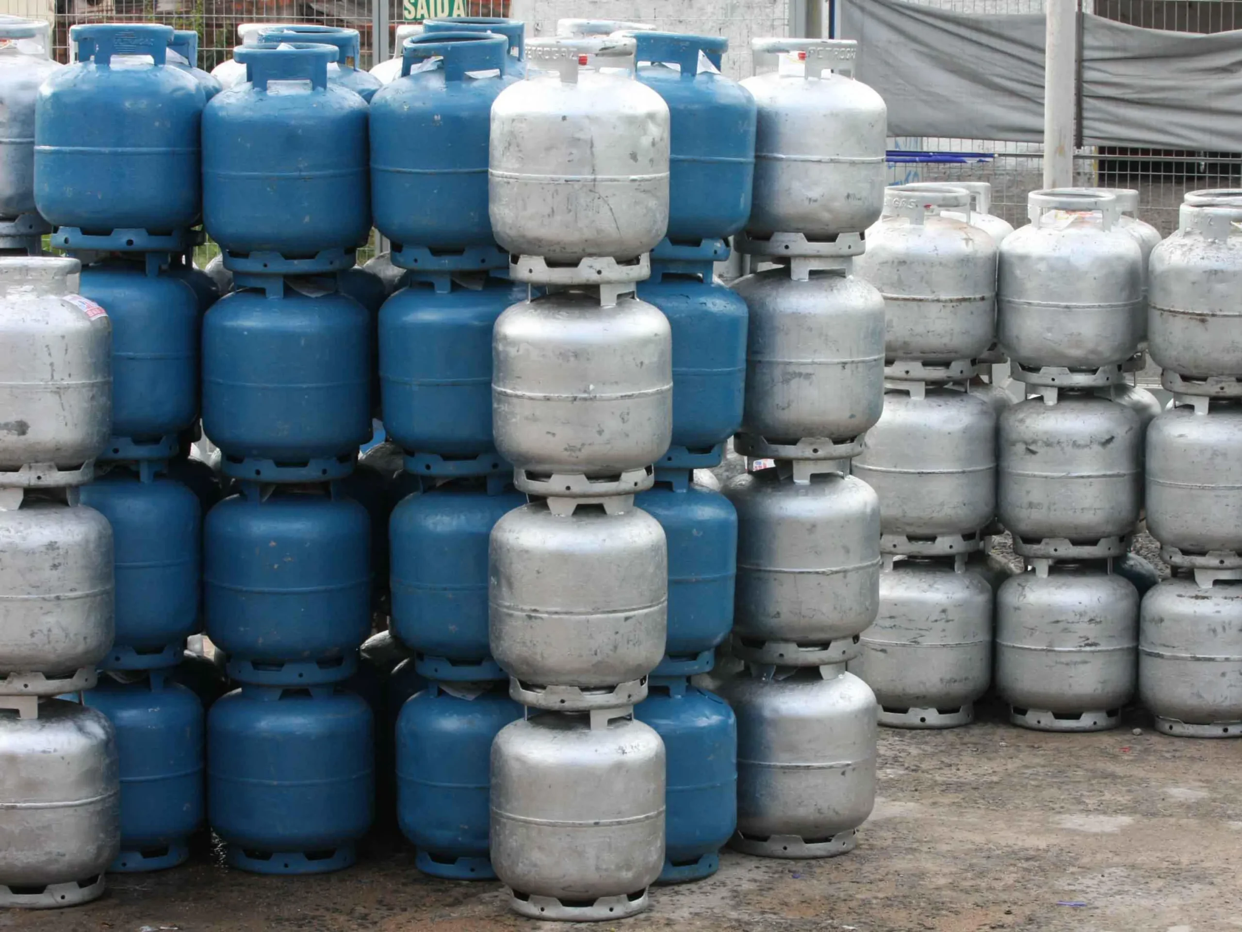 Auxílio Gás acima de R$100,00! Pagamento do benefício sofre paralisação, mas data de retorno foi descoberta; veja