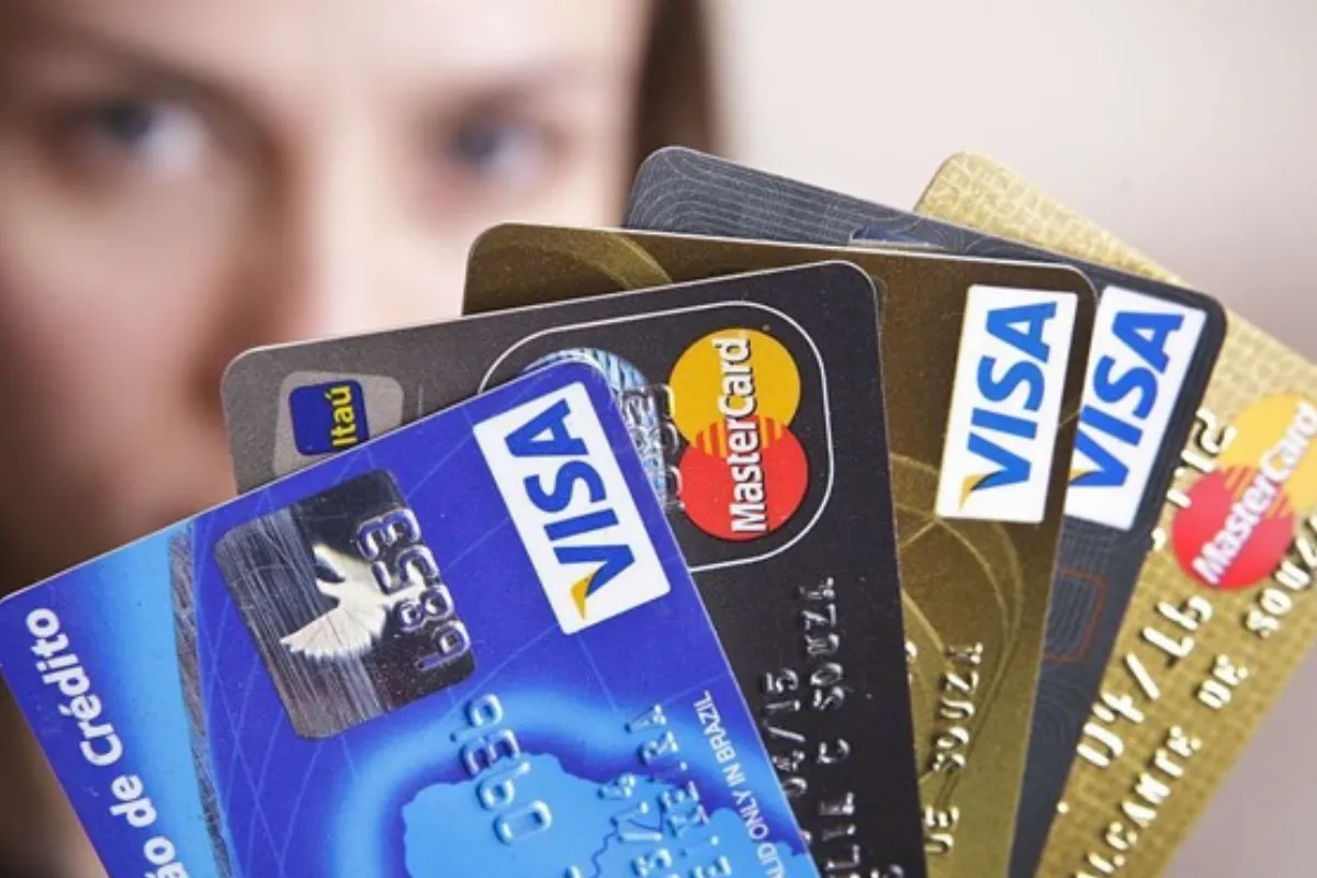 Festa: Trabalhadores e aposentados já podem se beneficiar da nova lei do cartão de crédito