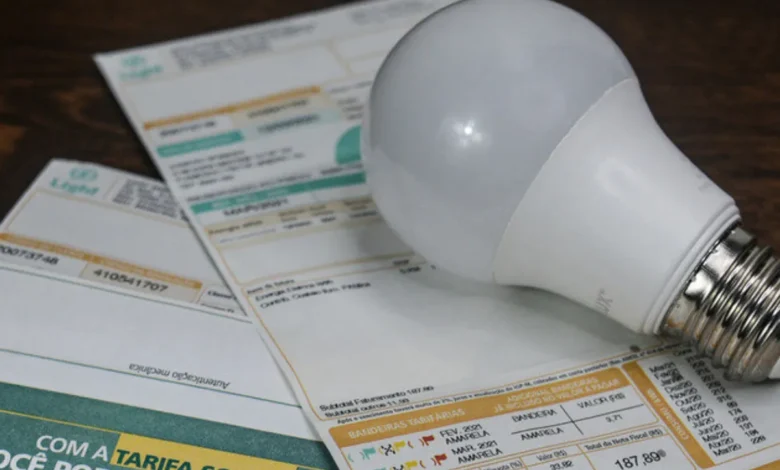 Tarifa Social: Saiba como garantir REDUÇÃO no valor da sua conta de luz ainda HOJE