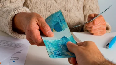 Banco faz a festa dos brasileiros e autoriza saque de dinheiro automático para quem está com o nome sujo; veja regras e como solicitar
