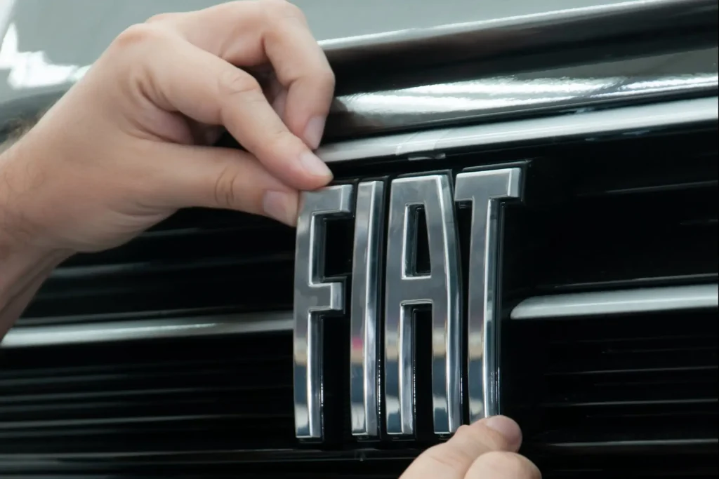 100% alegria! Fiat faz a alegria dos motoristas exigentes com carro de R$20 mil considerado confiável e de manutenção barata; veja