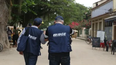 O IBGE está contratando brasileiros de nível médio em 6 estados com salário de R$ 1.512,38, auxílio-alimentação de R$ 1.000, auxílio-transporte, auxílio pré-escolar, férias e 13º salário; veja como participar