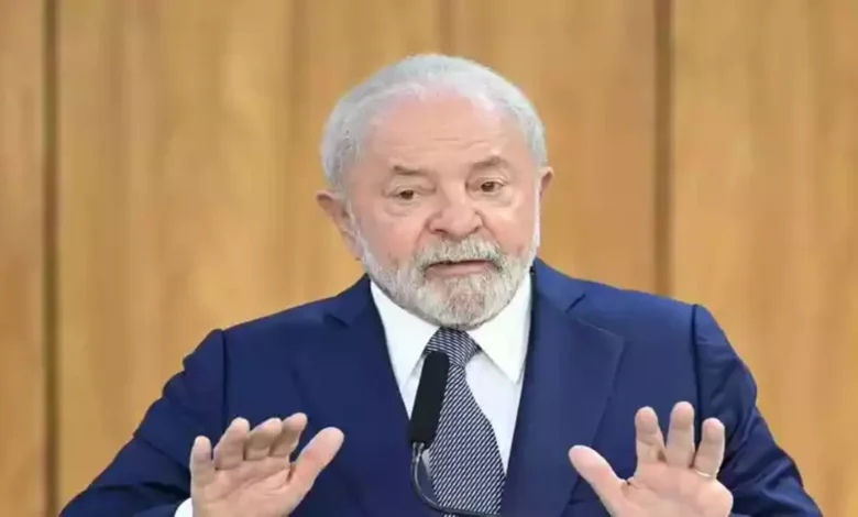 Lula não quis nem saber e assinou nova lei do cartão de crédito que impacta aposentados e trabalhadores brasileiros