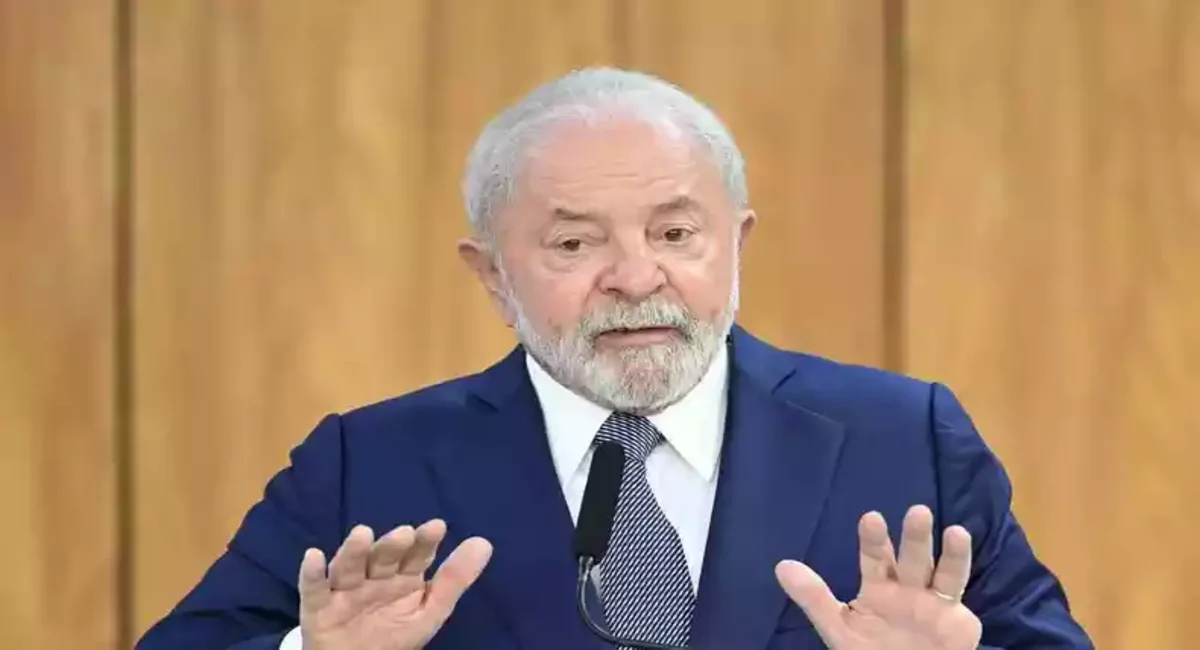 Lula não quis nem saber e assinou nova lei do cartão de crédito que impacta aposentados e trabalhadores brasileiros