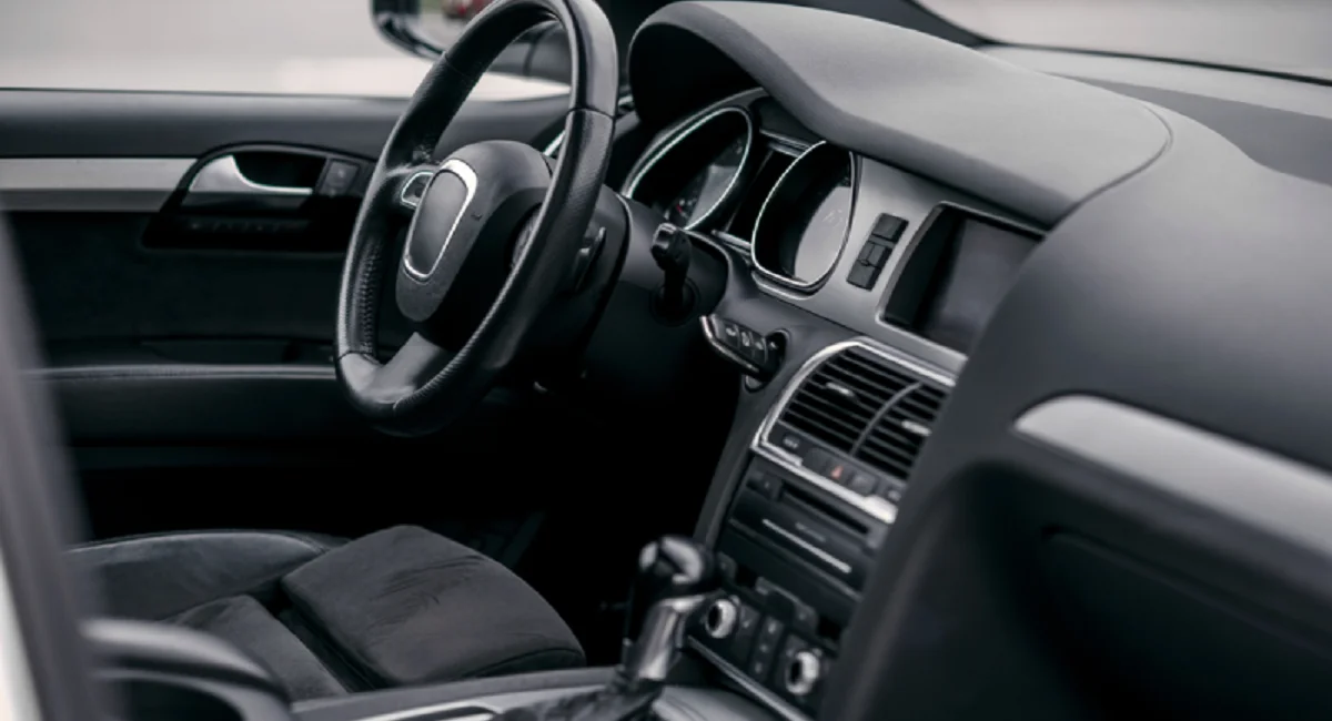 Leilão da Receita Federal oferta BMW por R$ 500,00, carros da Fiat por R$300, Toyota Corolla Cross por R$70 mil e faz a festa dos brasileiros; veja como participar