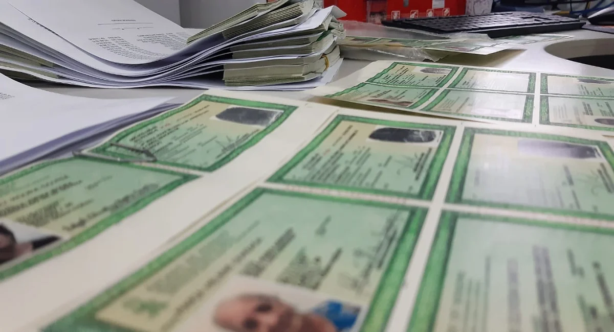 Brasileiros com estas doenças devem incluir informação no novo RG e aposentar o velho