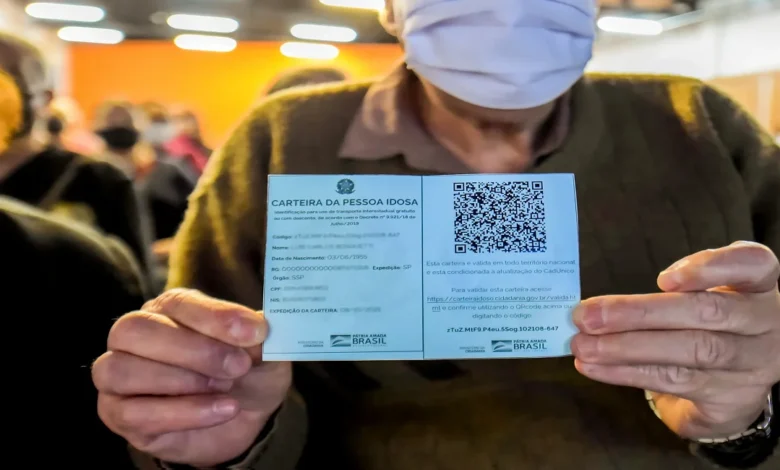 Cartão de Ônibus GRATUITO para IDOSOS de 60,61,62,63,64 anos pra cima está fazendo a festa dos brasileiros; solicite gratuitamente!
