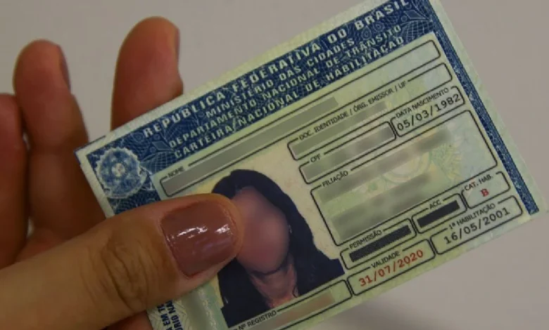 CNH pode ser bloqueada por dívida? Saiba em quais casos o seu documento fica suspenso