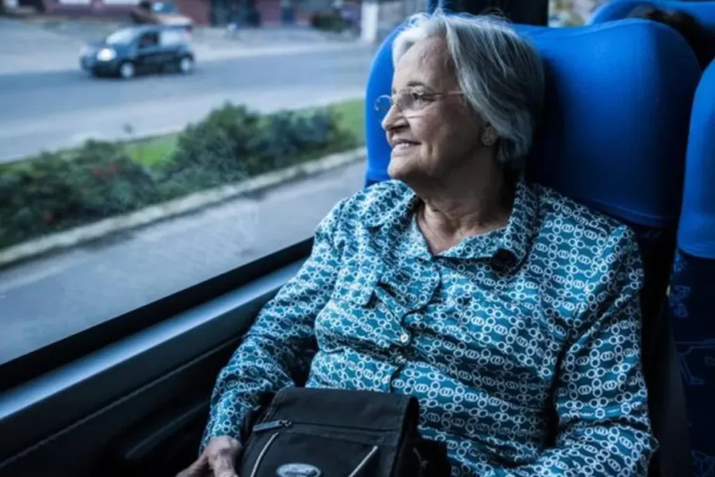 Você possui 60,61,62,63 anos ou mais e ama viajar de ônibus? Saiba como garantir suas passagens grátis!