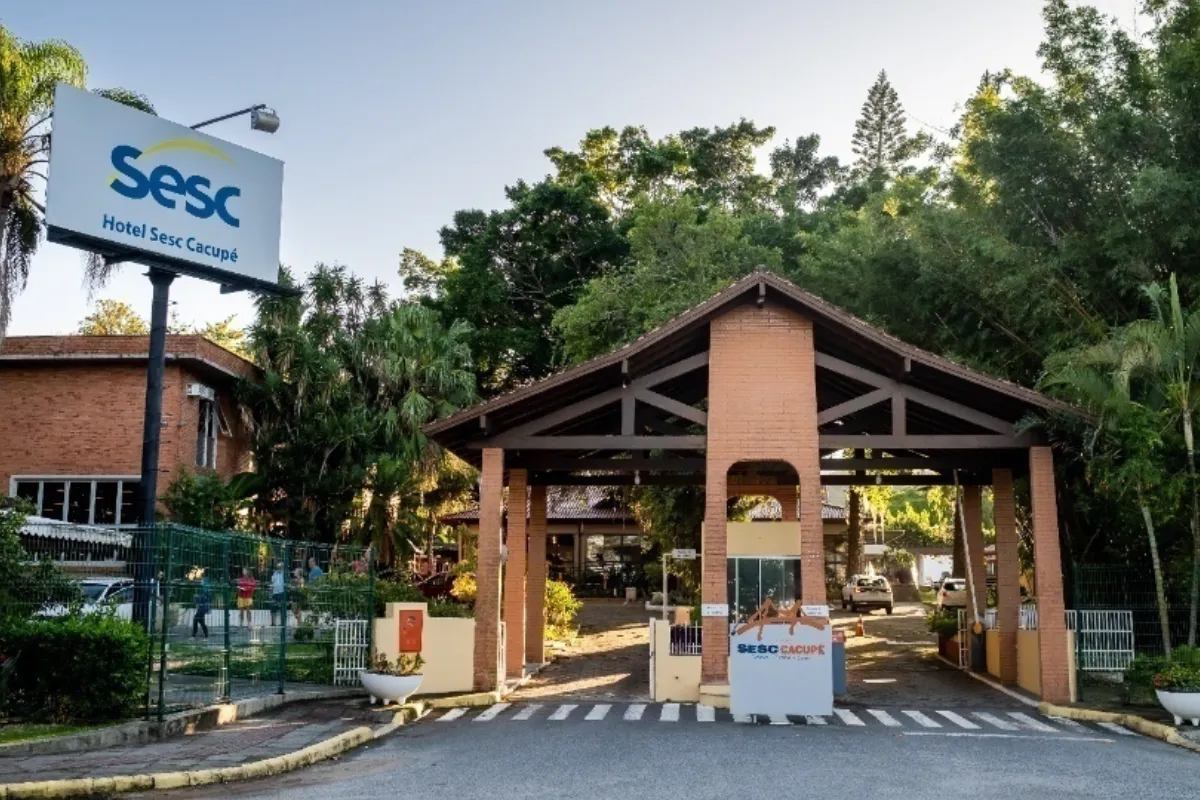 Trabalhe no SESC e receba até R$ 5.000 mensal! Foram abertas vagas exigindo apenas ensino médio para Porteiro, Auxiliar de Cozinha e mais cargos!