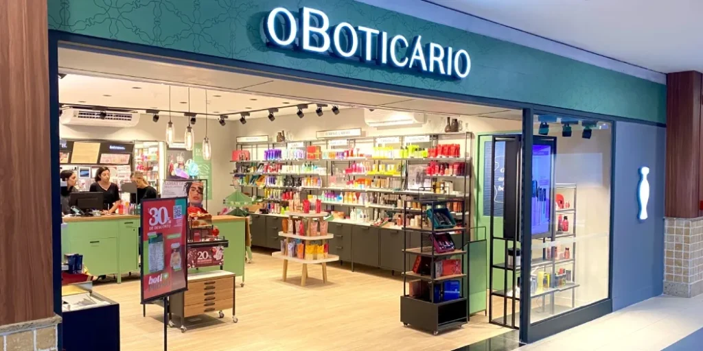 Grupo Boticário oferece vagas de emprego com salários de até R$8 mil + benefícios de vale-transporte, vale-alimentação, vale-refeição, auxílio educação infantil, auxílio material escolar, auxílio home office, gympass, seguro de vida, auxílio pet e licença parental.