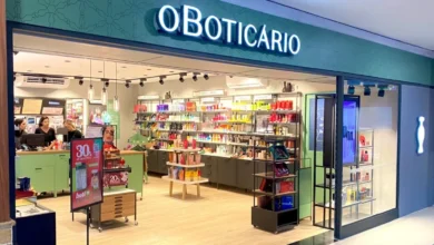 Grupo Boticário oferece vagas de emprego com salários de até R$8 mil + benefícios de vale-transporte, vale-alimentação, vale-refeição, auxílio educação infantil, auxílio material escolar, auxílio home office, gympass, seguro de vida, auxílio pet e licença parental.