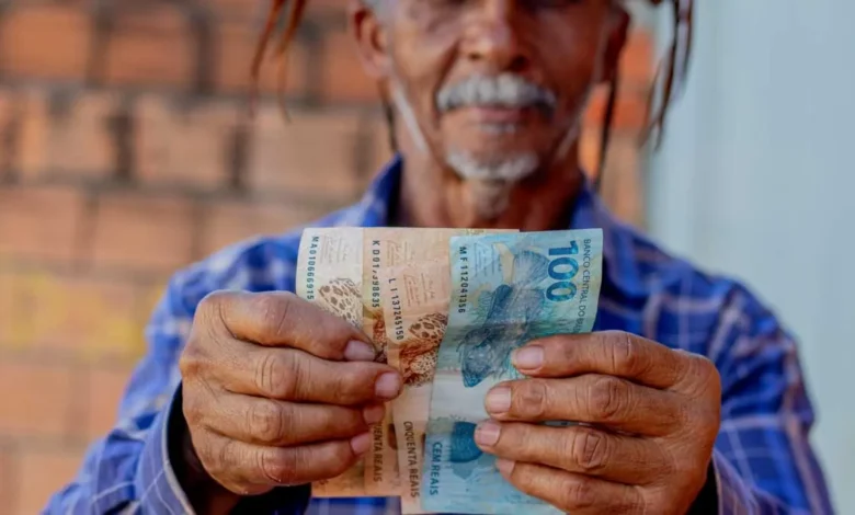 NIS 1, 2, 3, 5, 7 e 9 vão receber R$ 600 + R$ 150 + R$102 em outubro e cai como um presente para os brasileiros em outubro