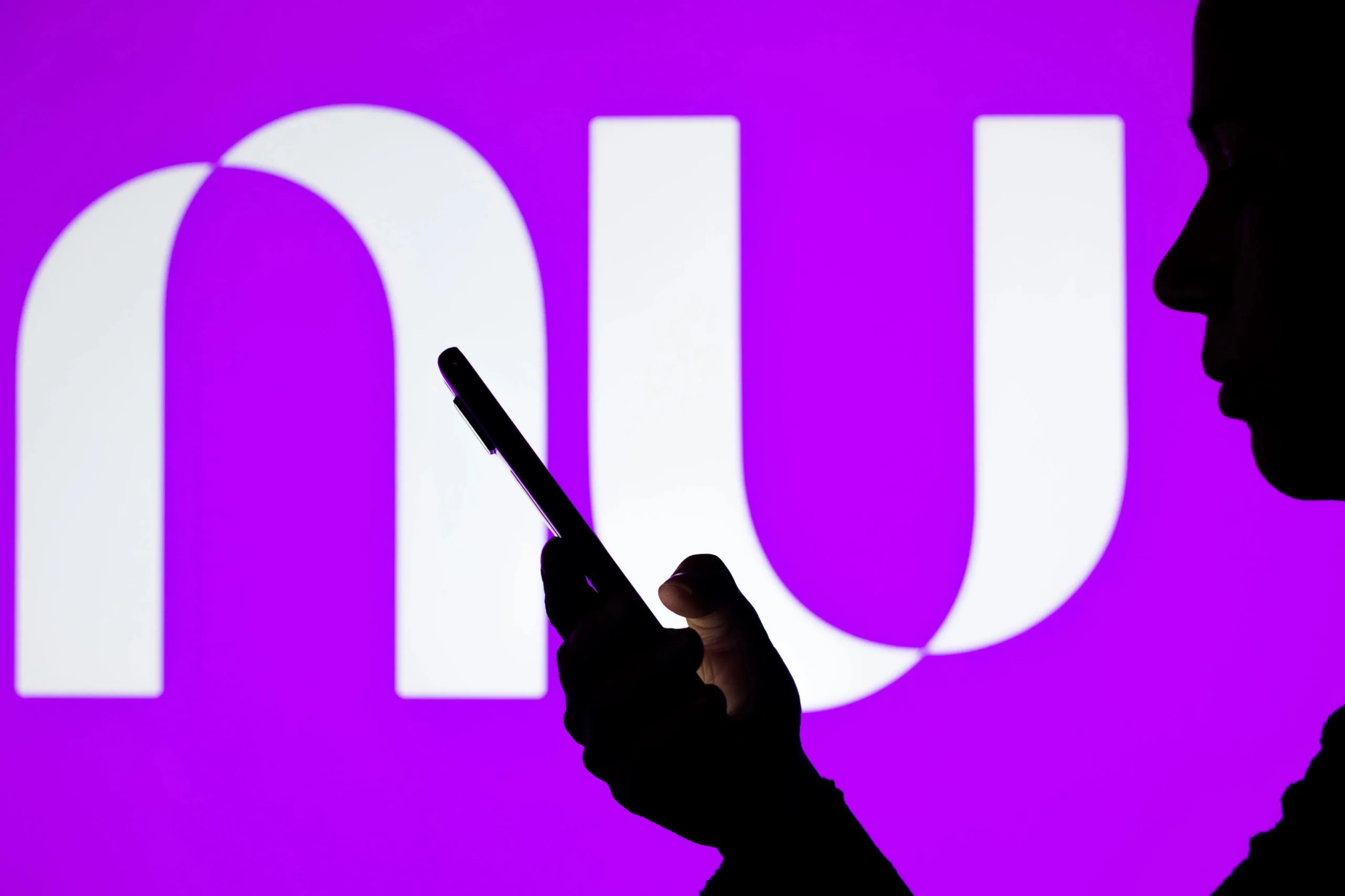 Nubank surpreende e libera nova função para aumentar o limite do cartão de crédito dos brasileiros
