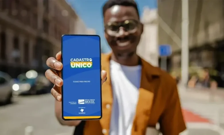 Novo benefício liberado pelo CadÚnico para brasileiros que moram sozinhos cai como um presente
