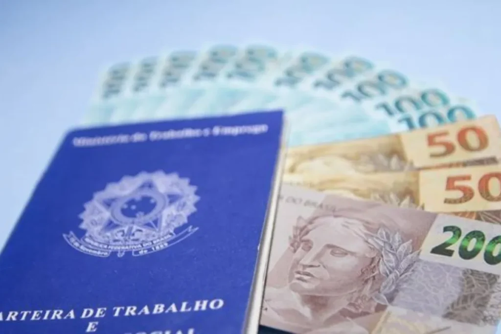Trabalhou com carteira assinada em 2023? Pode ter direito a R$ 754,50