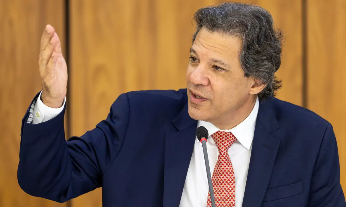 Haddad gera influência dentro do Governo Lula e toma decisão que vai atingir em cheio quem recebe até R$5.000,00