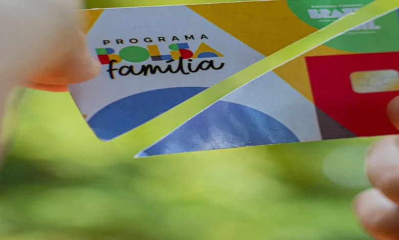 Bolsa Família que está BLOQUEADO! Brasileiros recebem os atrasados após o desbloqueio?