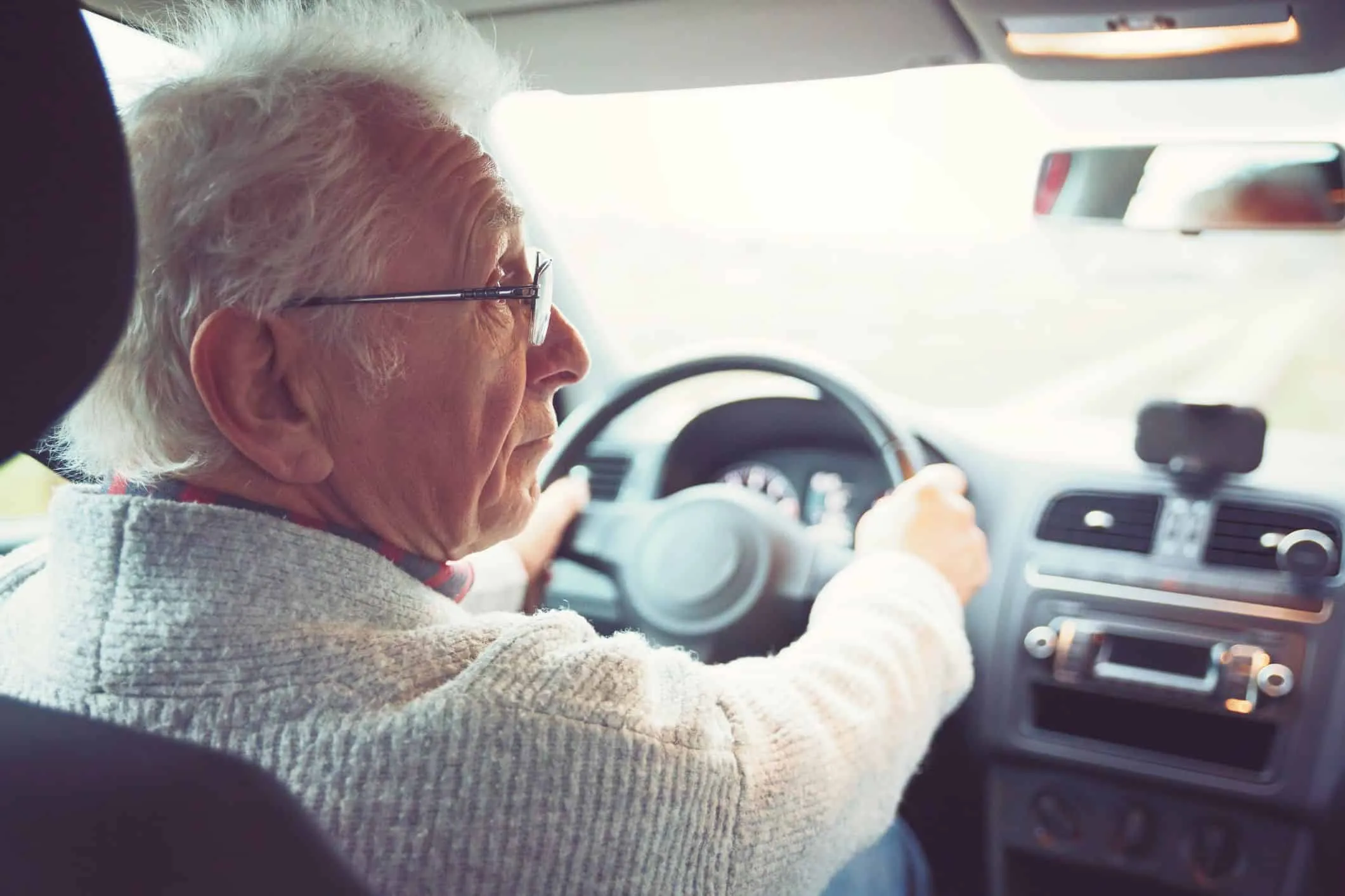 Idosos de 60 anos para cima podem comprar carro mais barato no Brasil? Veja o comunicado