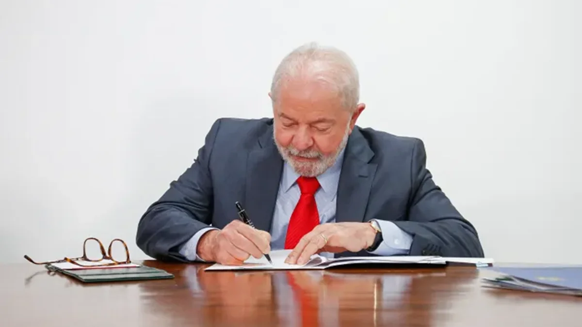 Lula bate o martelo e libera 16.500 novas moradias para beneficiar 66 mil brasileiros; veja se você entrou na lista