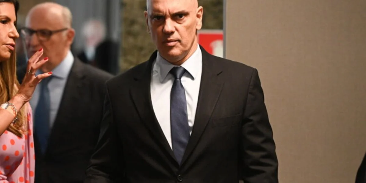Alexandre de Moraes + STF batem o martelo e atinge em cheio cobrança de 25% do Imposto de Renda para quem é aposentado; veja quem será afetado