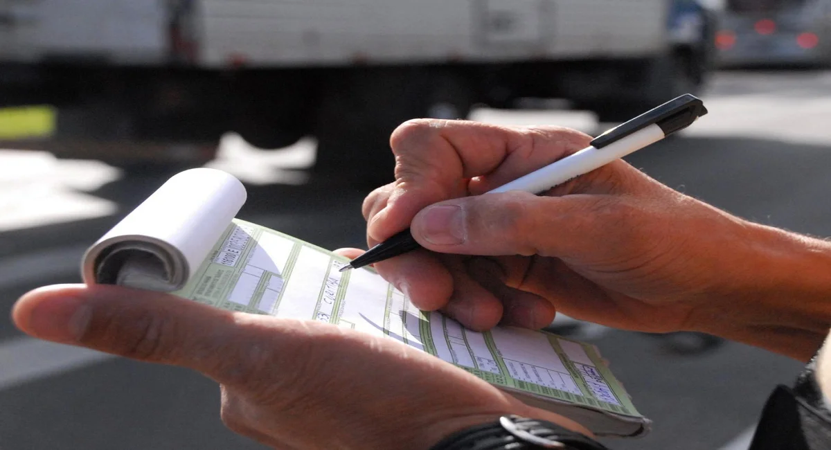Quer evitar uma multa amarga de R$3.000 e a suspensão da CNH? Então preste atenção a esse comunicado com a nova lei