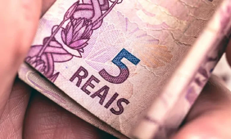 Vai salvar o Natal e Revéillon! Nota de 5 reais pode valer mais de R$ 3 mil e cai como um presente neste fim de ano