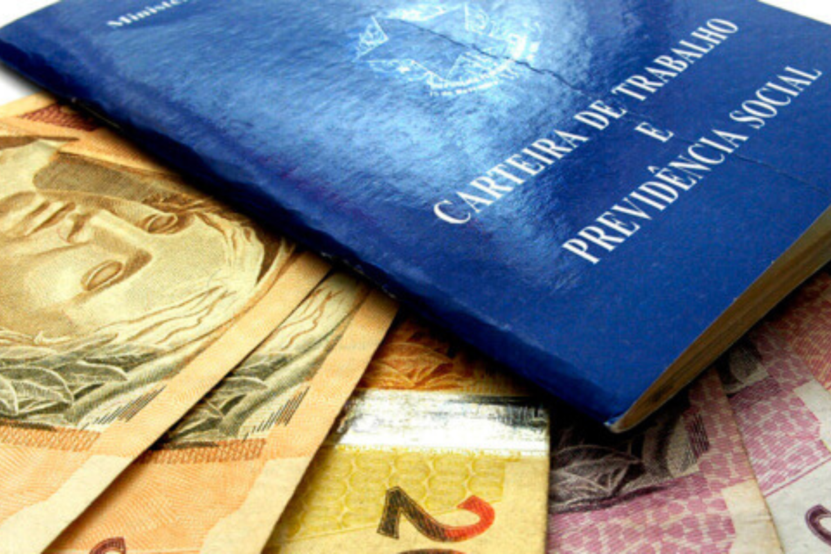 Novo salário de R$ 1.640 foi confirmado para trabalhadores com carteira assinada