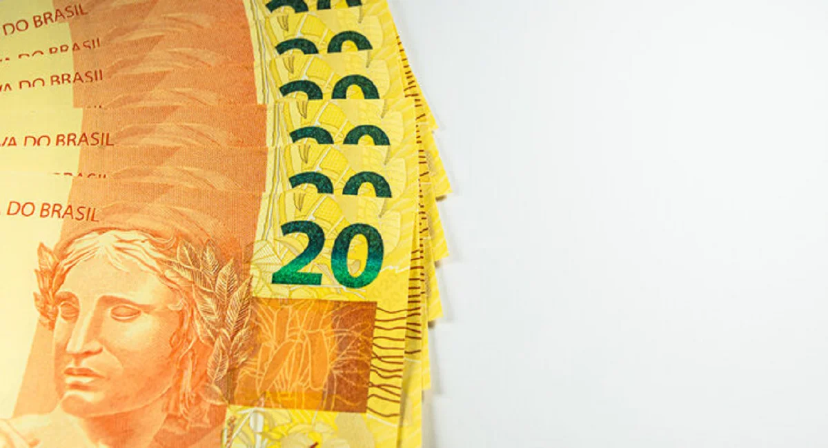 Revista dos Benefícios explica como trocar esta nota de R$ 20 por R$ 300 e salvar o feriadão
