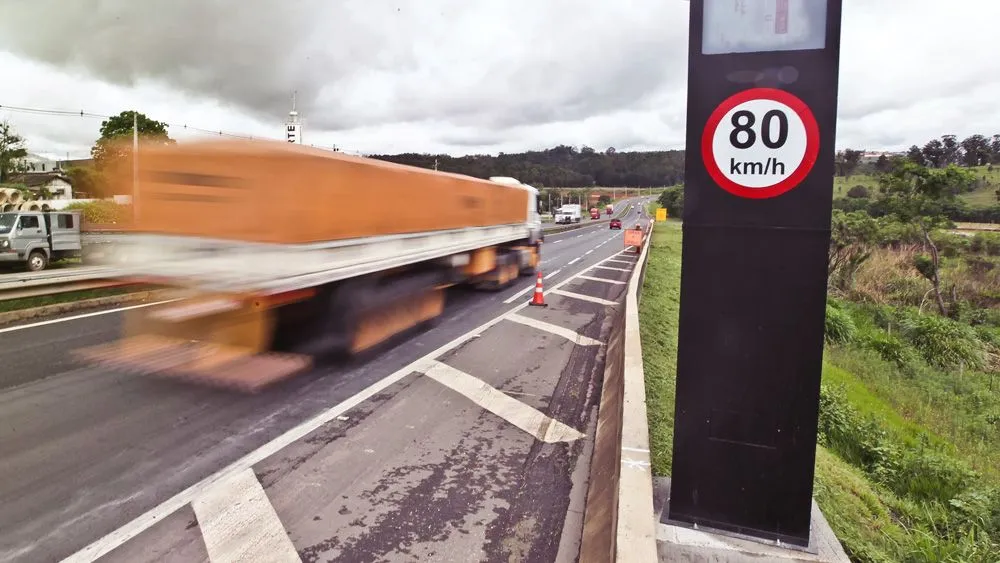 Nova lei brasileira chega com tudo e acaba com fiscalização de velocidade nas estradas