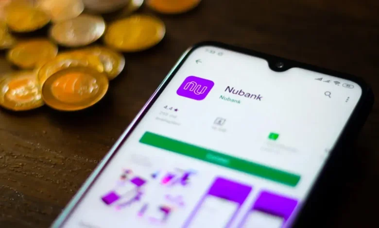 Nubank (27/11) libera até R$ 4.000 de crédito para quem está com o nome sujo na praça