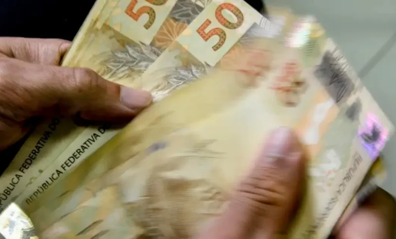 Novo Auxílio 22/11 de R$2.490 foi confirmado para quem já teve carteira assinada!