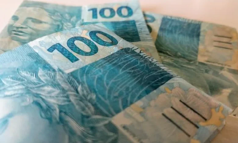 ADEUS R$1.412! Salário Mínimo 2025 sofre novas alterações e valor de R$ 1.612,26 é o aumento previsto para uma grande parcela dos brasileiros