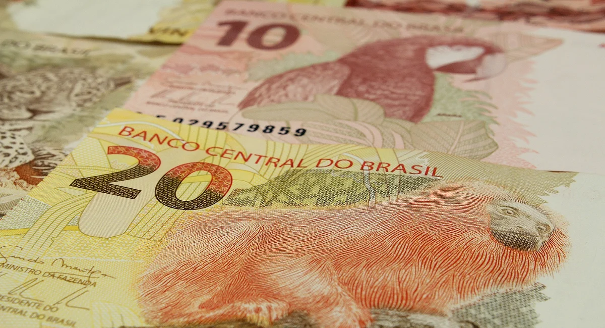 Revista dos Benefícios explica como trocar esta nota de R$ 20 por R$ 300 e salvar o feriadão