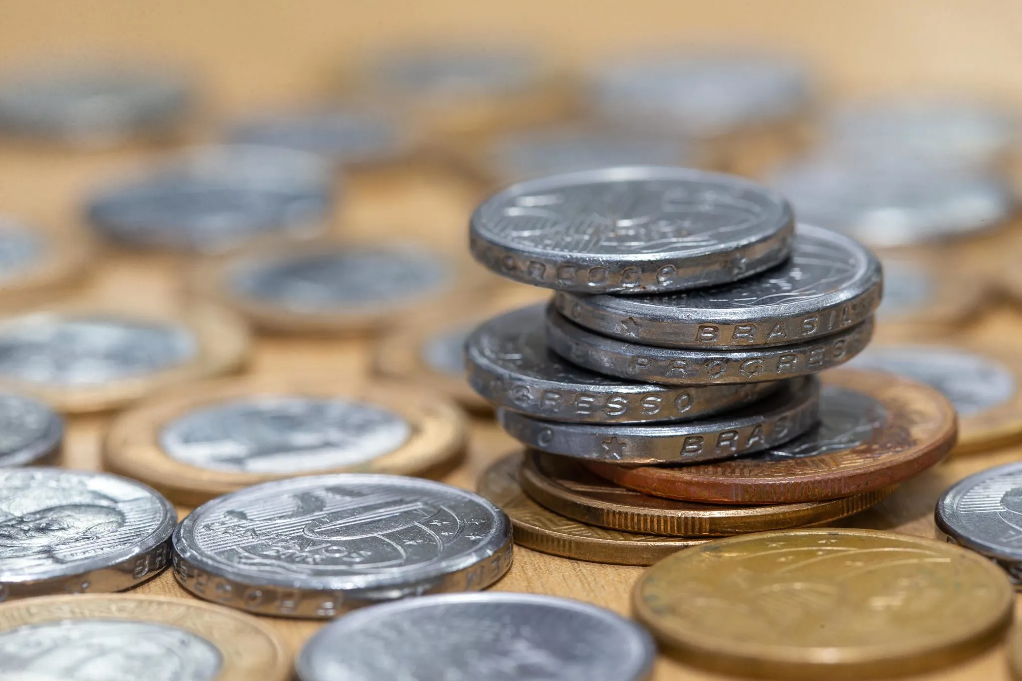 Olha na sua carteira! Moedas raras de 50 centavos podem valer até R$ 4 mil