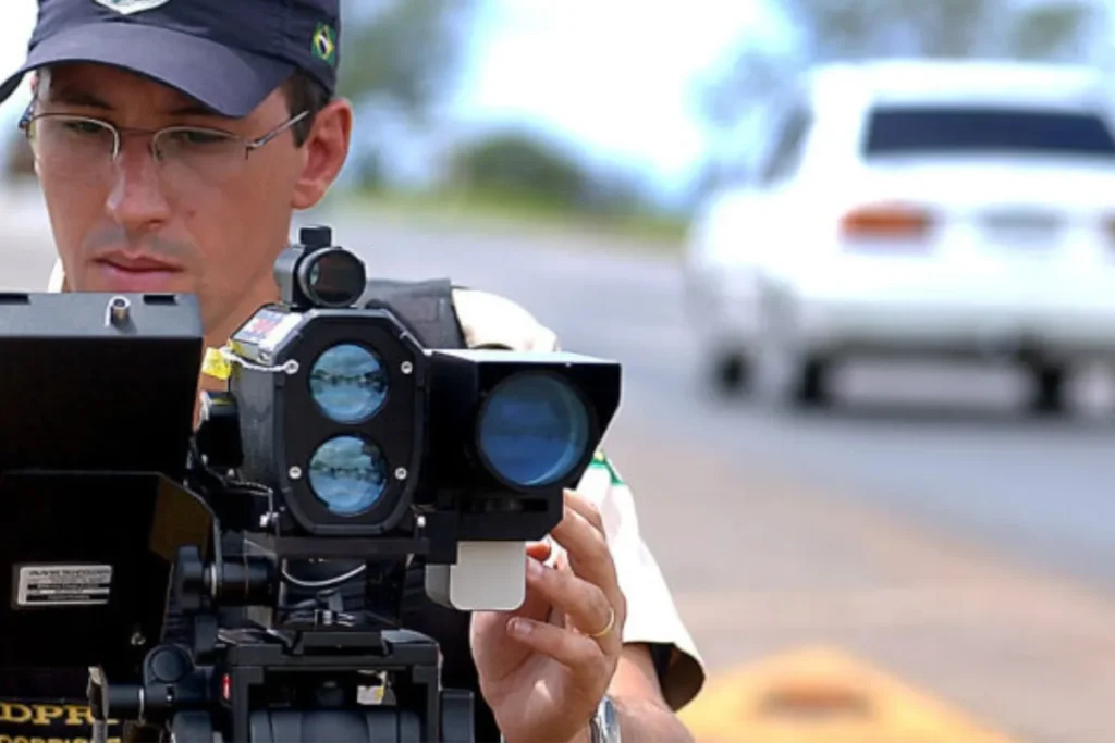 Fique de olho no bolso! Novo radar pode multar mais e já está instalado nas ruas brasileiras